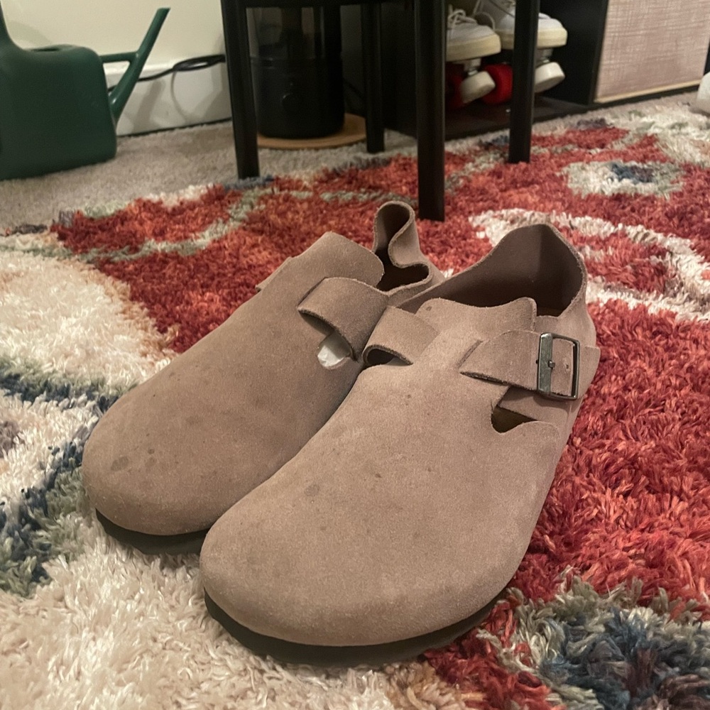 Birkenstock London Clog in Taupe